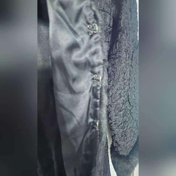 Sue Wong "Nocturne" duster coat featuring a black French ribbon appliqué fauxFur - Picture 6 of 13